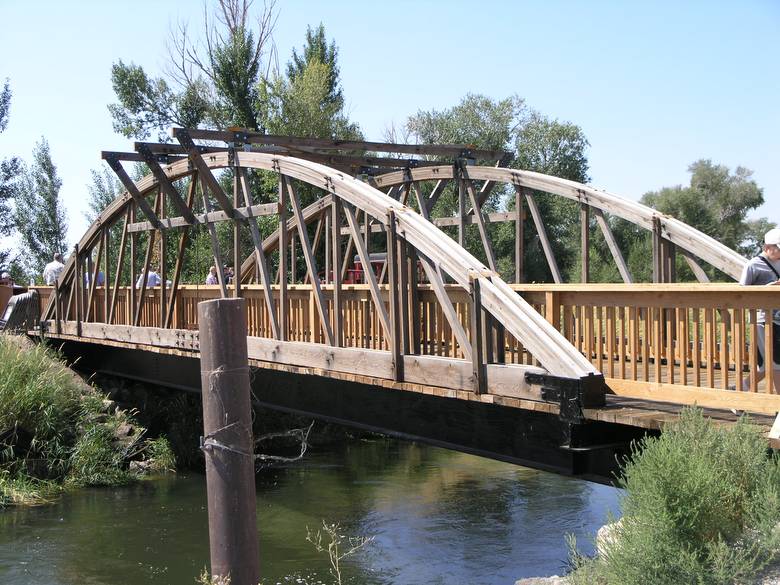 Greenbelt Bridge / Constructed with TWII lumber and reclaimed trusses